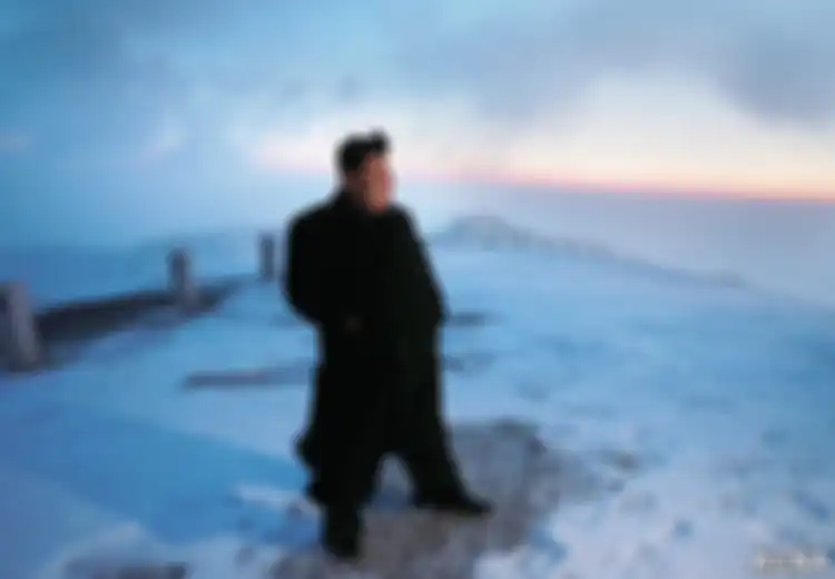 (FOTO) Kim Jong-Un 'On Top': 'Gaya' Sang Diktator Korut Kala Mendaki Gunung