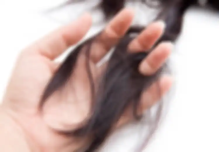 Ternyata, Kehamilan adalah 1 dari 7 Alasan Mengapa Rambut Kita Sering Rontok