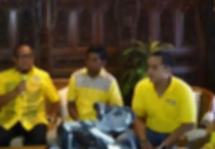 Aburizal Bakrie Mengklarifikasi Video Liburannya Ke Maladewa
