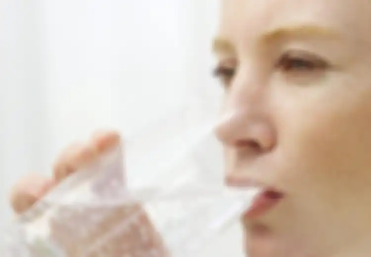 Ini Bahaya Minum Air Terlalu Banyak