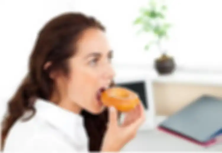 8 Cara Atasi Makan Karena Emosi