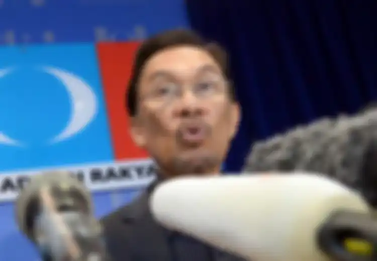 Anwar Ibrahim Mengecam Spekulasi Pesawat Malaysia Airlines yang Hilang