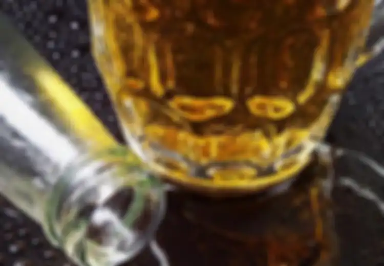 Seorang Pria Jadi Pecandu Alkohol Setelah Terpeleset