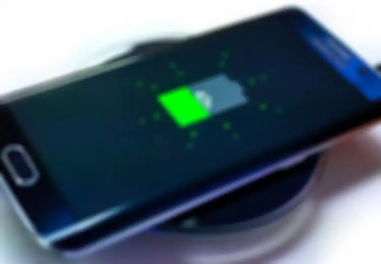 7 Tips Hemat Baterai Smartphone saat Berlibur ke Luar Kota