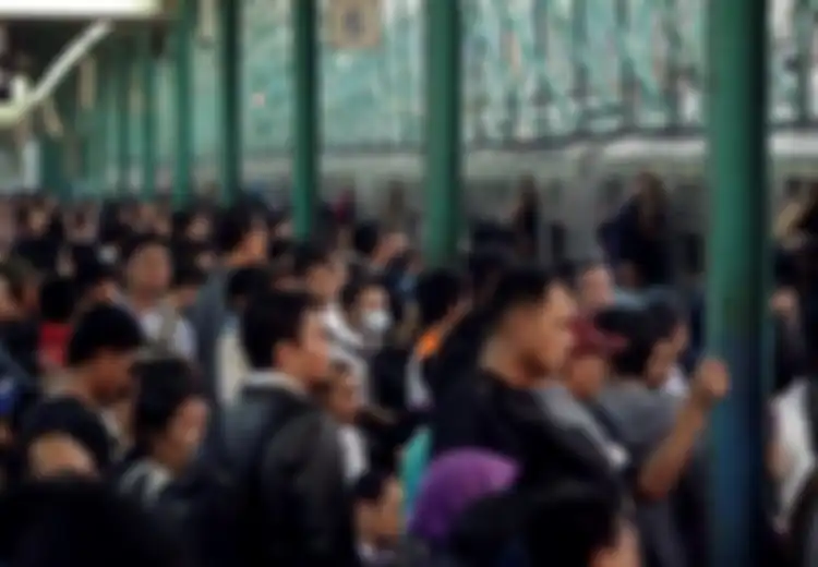 Ini 9 Kebiasaan Penumpang yang Paling Menyebalkan di Kereta Komuter, Setuju?