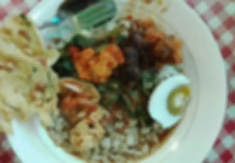 Pecel Rawon Surabaya, Nylenehnya Kuah Rawon Bumbu Pecel