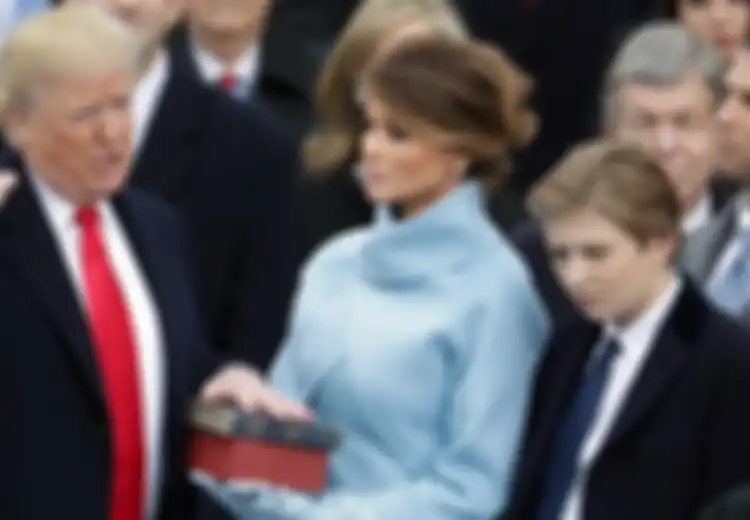 Alasan Warga AS Cemas Setelah Tahu Donald Trump Masih Gunakan Smartphone Lama