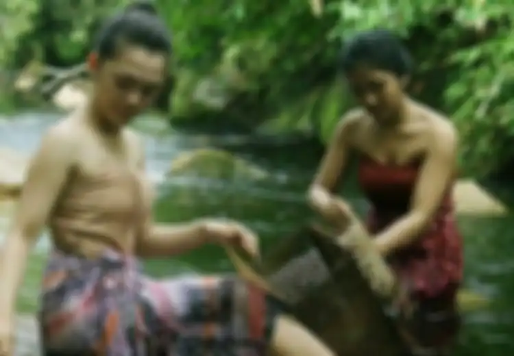 Membersihkan Diri Agar Terhindar dari Marabahaya Setelah Melahirkan dengan Tradisi Mandi Abalisi