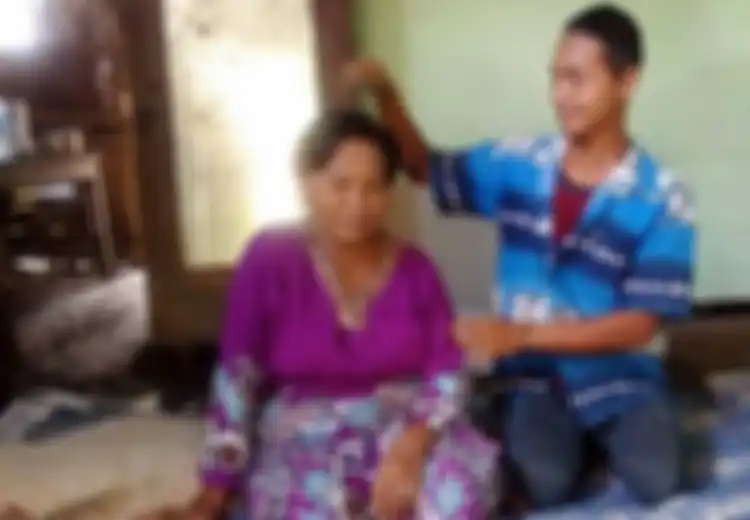 Inilah Rokim, Pemuda 24 Tahun yang Bersikukuh Menikahi Nenek yang 43 Tahun Lebih Tua darinya