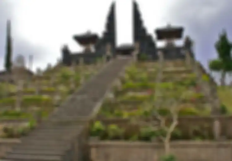 Merasakan Keagungan Spiritual Pura Besakih