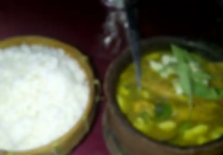 Terinspirasi Lagu, Warung Makan Ini Masak Bebek di Dalam Kuali