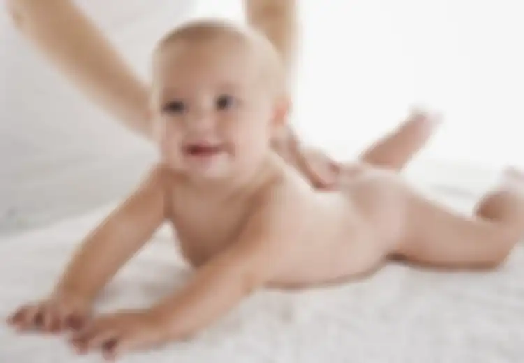 Dari Pneumonia Hingga Kanker Ovarium, Inilah 4 Bahaya Bedak Tabur Bagi Bayi