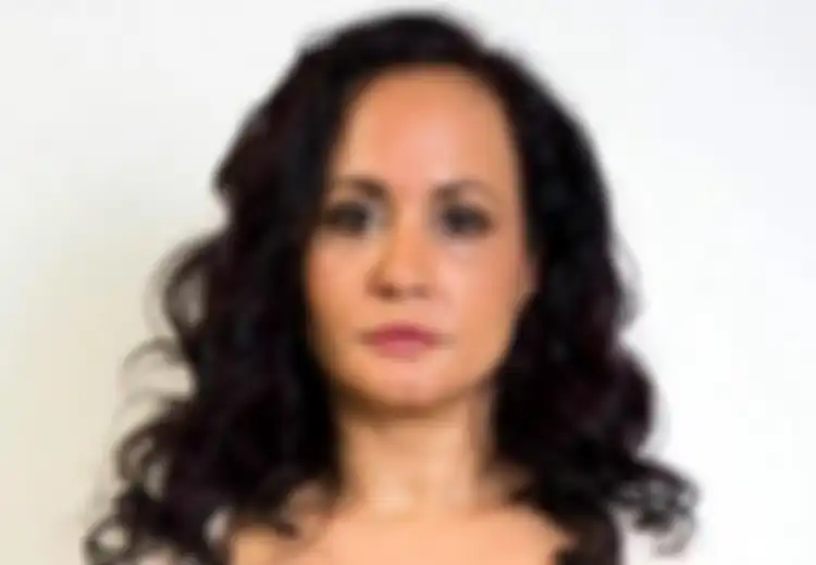 Wanita Ini Tidak Tersenyum Selama 40 Tahun Agar Tidak Keriput, Kalian Mau Coba Melakukannya Juga?