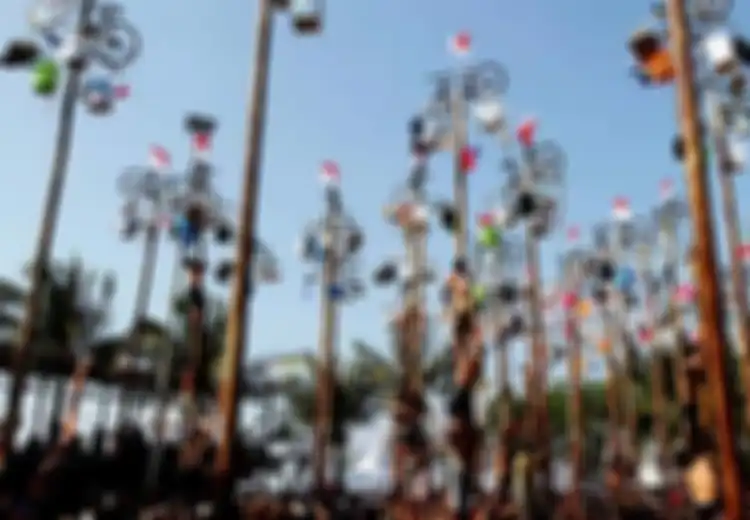 Tradisi Lomba Panjat Pinang Asli Indonesia? Salah! Ternyata Ini Produk 'Impor'