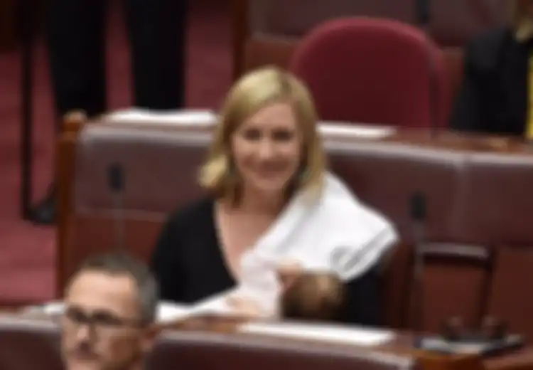 Kampanyekan Pentingnya ASI, Senator Perempuan Australia Ini Susui Bayinya di Gedung Parlemen