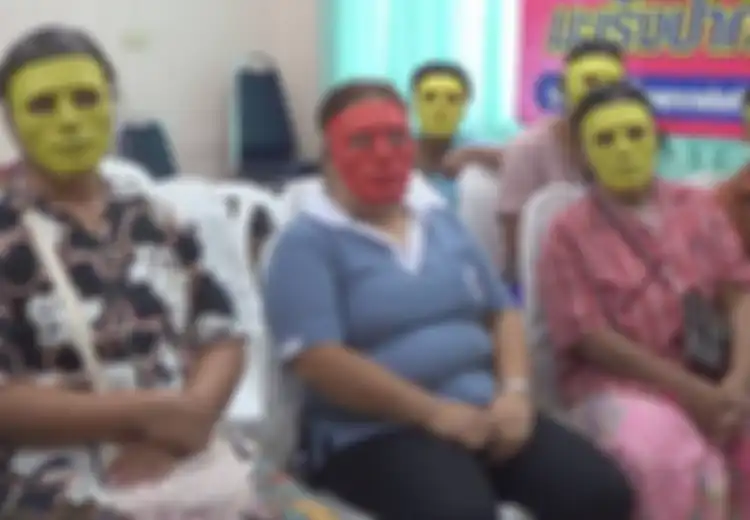 Agar Tak Malu Jalani Pap Smear, Para Ibu, Dokter dan Perawat di Rumah Sakit Ini Gunakan Topeng