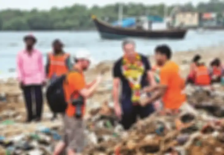 Dramatis! Sampah 15.000 Ton Berhasil Disingkirkan dari Pantai Ini ‘Hanya’ Gara-gara Seorang Pengacara