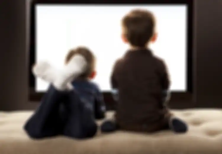 Batasi Waktu Nonton TV dan Main Gadget, Salah Satu Cara Atasi Obesitas pada Anak