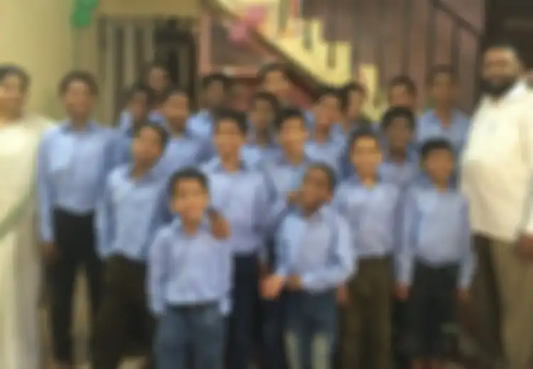 Inspiratif, Pasangan Asal India Ini Adopsi 22 Anak Penderita HIV yang Ditelantarkan Orangtua Mereka