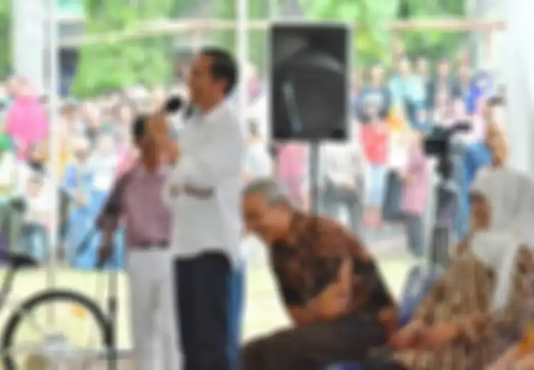 (VIDEO) Tawa Lepas Syarat Pesan Mendalam Saat Jokowi Diajari Bahasa ‘Ngapak’ oleh Siswa SMP
