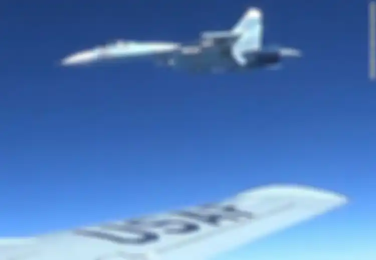 Gila! Jet Tempur Rusia Pepet Pesawat Intai AS Dalam Jarak 1,5 Meter