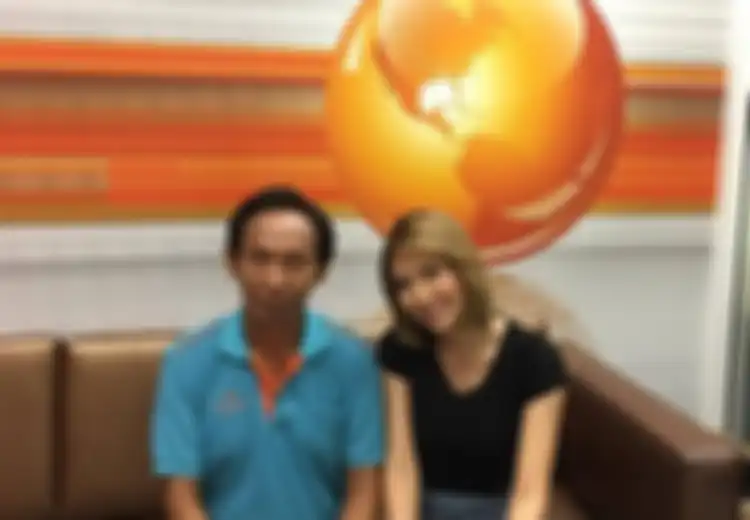 Kembalikan Dompet Penuh Uang yang Ia Temukan di Pinggir Jalan, Gelandangan Ini Dapat Ganjaran Setimpal