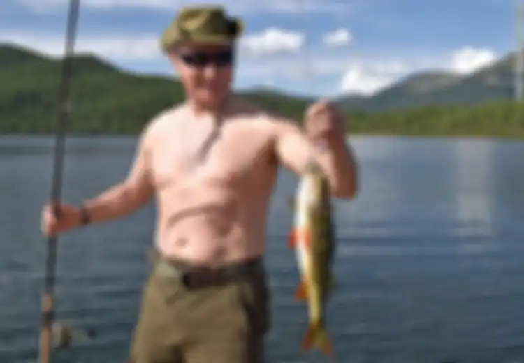 Vladimir Putin Blusukan di Alam Liar, Donald Trump Main Golf, Kalau Anda Pilih Liburan Seperti Apa?