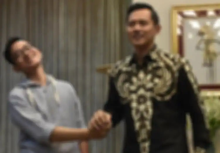 Pilih Mana, Gaya Santai Ala Gibran atau Gaya Formal Ala AHY?