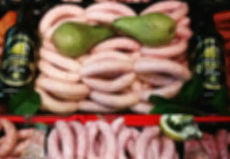Toko Daging di Kota Ini Menjual Sosis yang Diinfus dengan Alkohol, Hmm… Bagaimana Rasanya Ya?