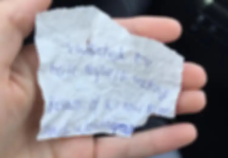Ditraktir Seorang Ibu Muda, Gelandangan Ini pun Gagal Bunuh Diri. Ceritanya pun Bikin Terharu