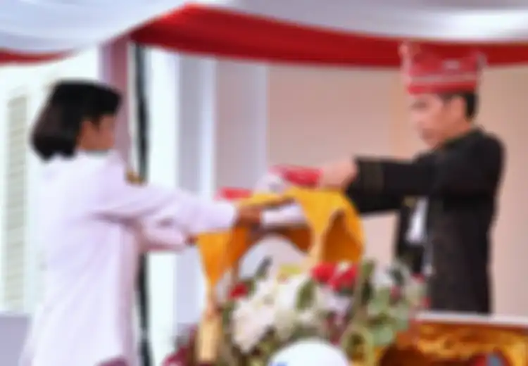 Ternyata Presiden Jokowi Lupa yang Diangkat Bakinya atau Benderanya Saja, Untung Pembawa Bakinya Baik Hati