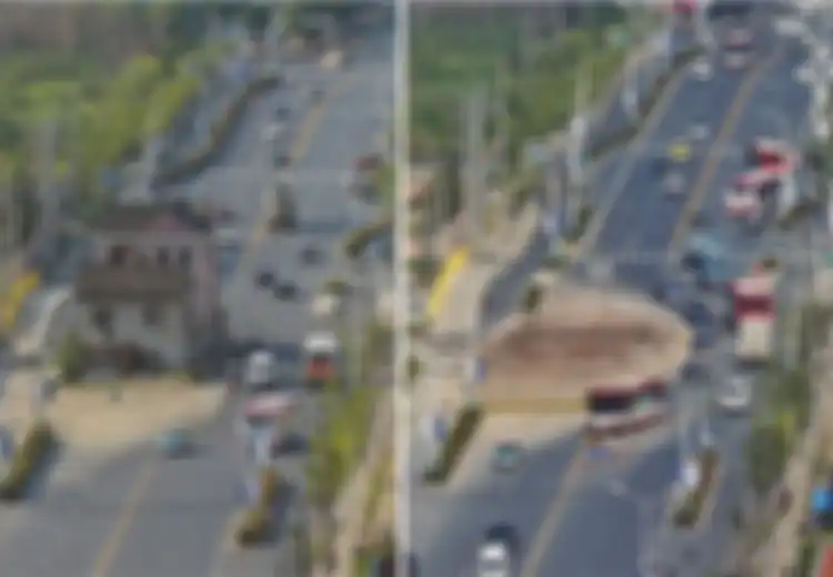 Setelah 14 Tahun Berselisih, Rumah Unik yang Berada di Tengah Jalan Ini Akhirnya Dirobohkan