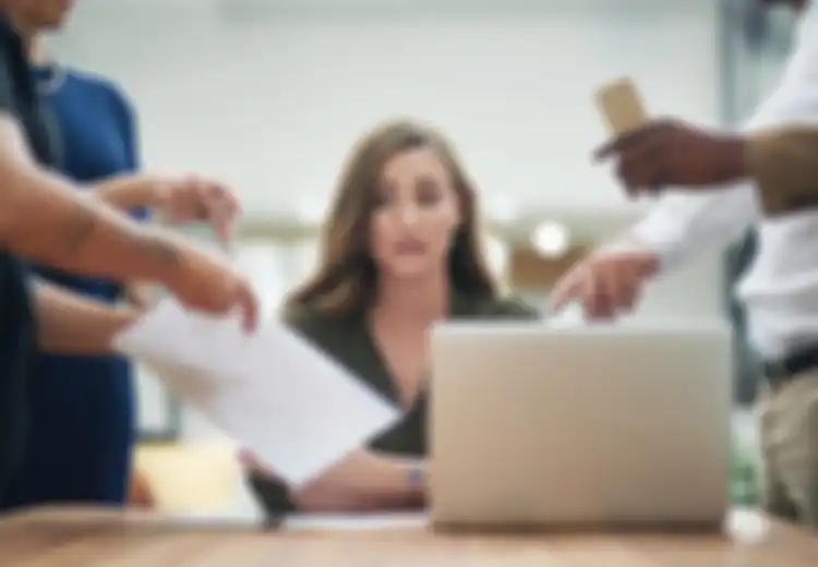 Kecanduan, Inilah Mengapa Banyak Orang Pura-pura Sibuk di Kantor