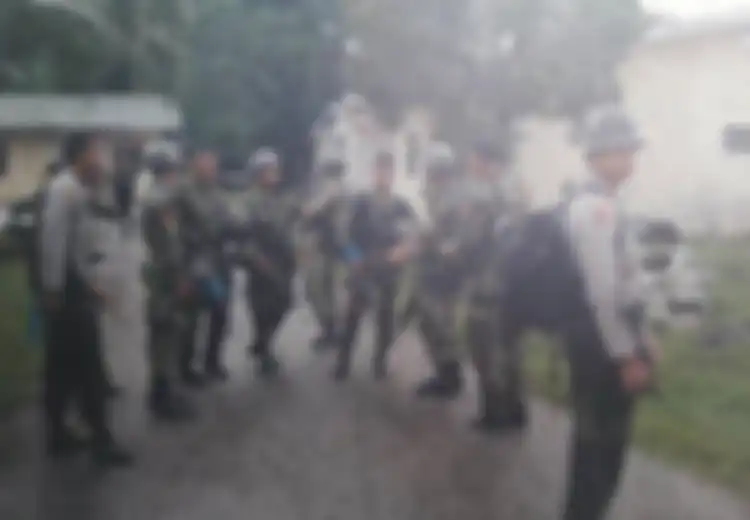 Saat Bertempur, Brimob Biasa Bertugas Bersama TNI dengan Beragam Senjata, Termasuk Pelontar Granat