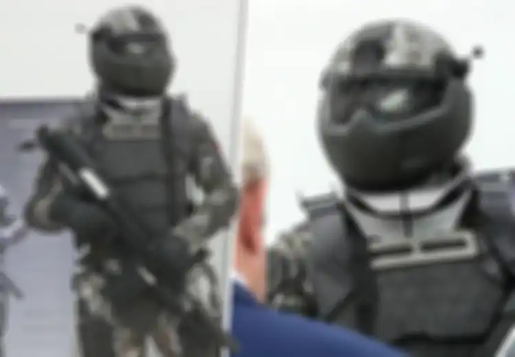 Dua Perlengkapan Militer Terbaru Rusia, Pakaian Pelindung Full Body dan Arloji Antinuklir