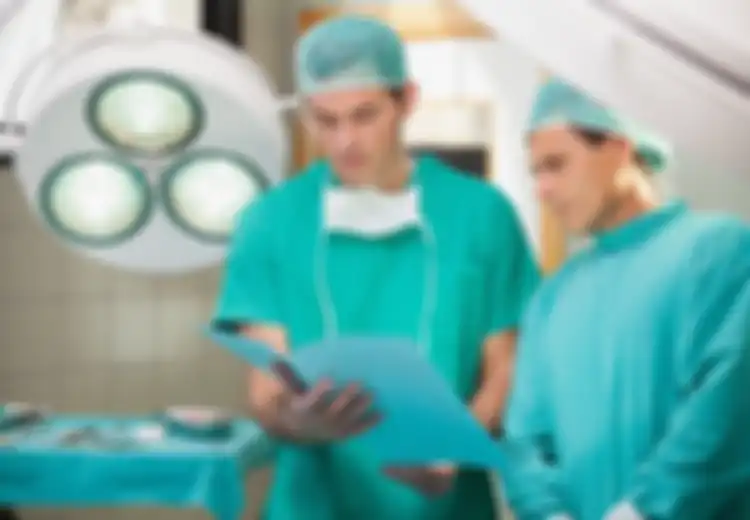 Rumah Sakit Identik Warna Putih, Kenapa Dokter Di Ruang Operasi Mengenakan Baju Hijau?
