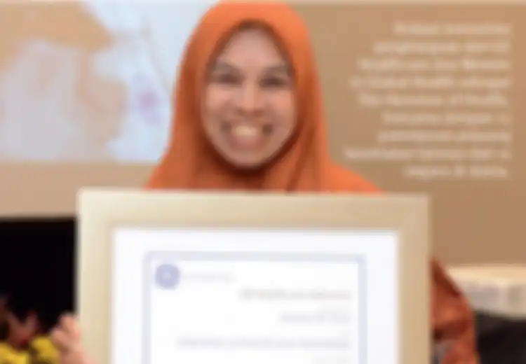 Bukan Bidan, Apalagi Dokter, Tapi Wanita Ini Sering Jadi Pahlawan Bagi para Ibu Hamil di Kampungnya