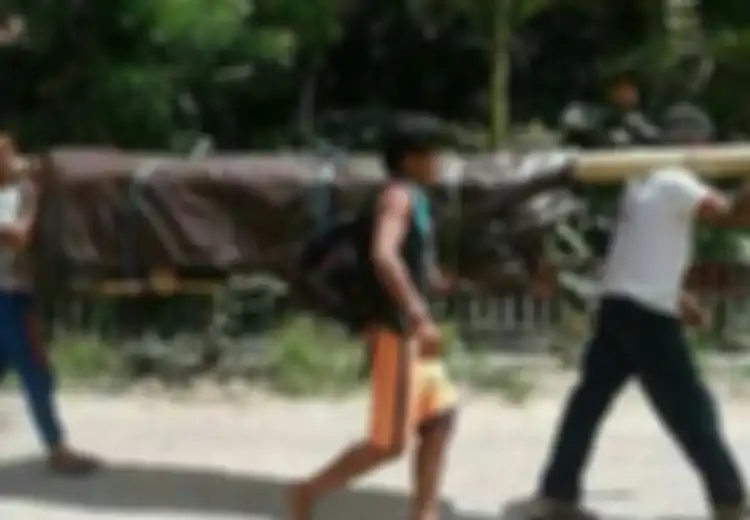Tak Punya Ongkos, Jenazah Terpaksa Dibawa Pulang Dengan Digotong Satu Hari