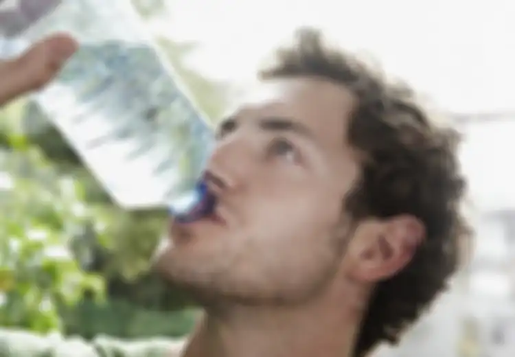 Minum Air 8 Gelas Sehari Itu Salah! Ini Cara Akurat dan Mudah Menghitung Kebutuhan Air Tubuh Kita