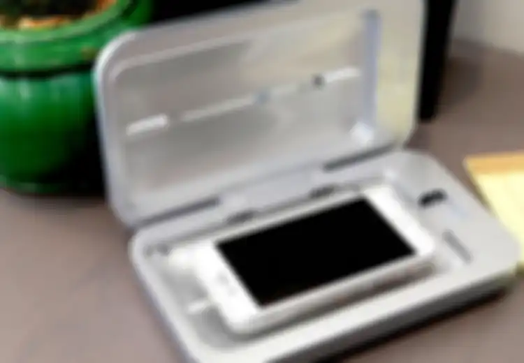 PhoneSoap 2.0, Case Untuk ‘Bersihkan’ Ponsel Kita dari Bakteri, Bisa Untuk Semua Jenis Ponsel Lho
