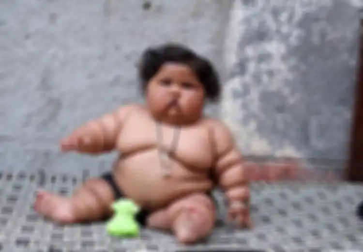 Mengejutkan! Bayi 8 Bulan Beratnya 17 Kg dan Nafsu Makan Seperti Anak 10 Tahun