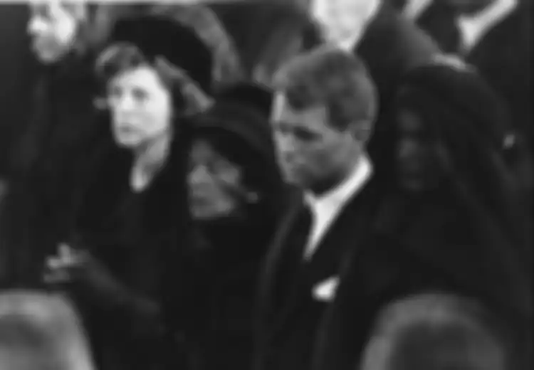 Kisah Rose Kennedy tentang Bagaimana Repotnya Melahirkan di Rumah, Mendidik 9 Anak Sendiri, serta Menahan Perasaan saat Berbagai Tragedi Menimpa