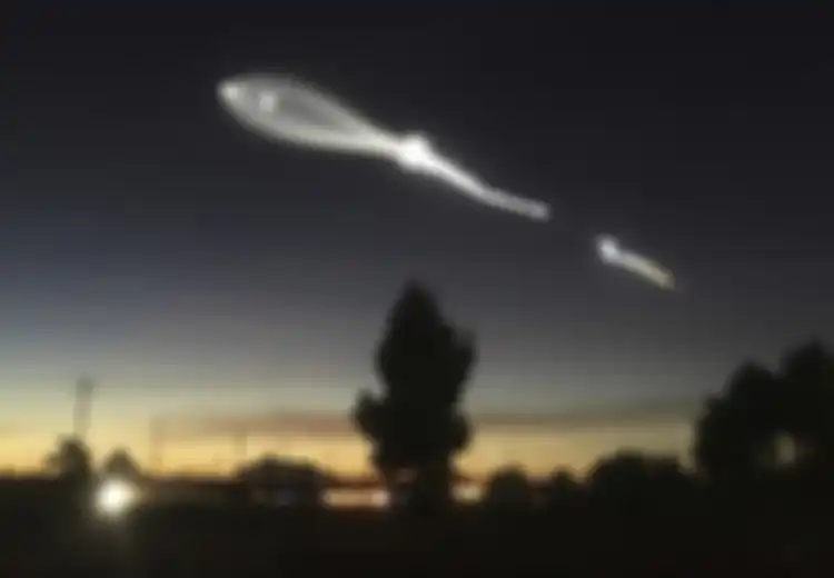 (VIDEO) Cahaya Misterius Roket SpaceX Ini Menggemparkan California, Bahkan Ada yang Mengaitkannya dengan UFO