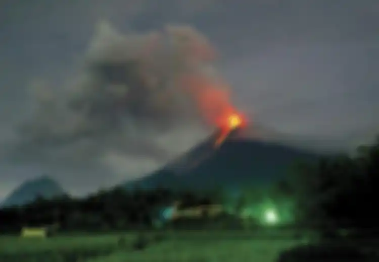 Gugurnya Mitos dan Hilangnya Wangsit Saat Laboratorium Alam Gunung Merapi ‘Mengamuk’