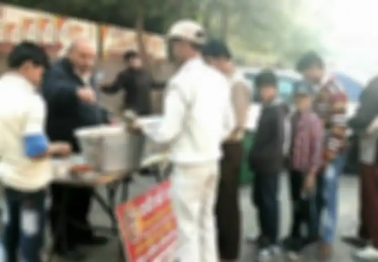 Menu Makan Komplet Hanya Dijual Rp1000, Ternyata Pria India Ini Punya Maksud Tertentu