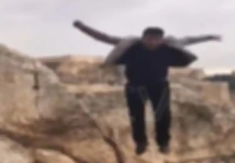 (Video) Tragis, Maksud Hati Ingin Merayakan Ulang Tahunnya, Pria Ini Justru Tewas Saat Berfoto Sambil Bergaya