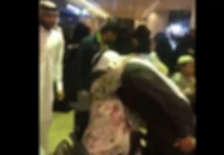 (Video) Penuh Haru, Keluarga Arab Lepas Kepulangan TKW Indonesia yang Sudah 33 Tahun Bekerja Dengan Mereka