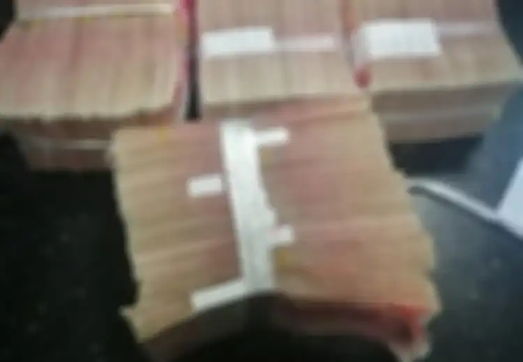 Salut dan Layak Dicontoh, Petugas Kebersihan Jujur Ini Kembalikan Uang Ratusan Juta yang Ditemukan di Kamar Hotel