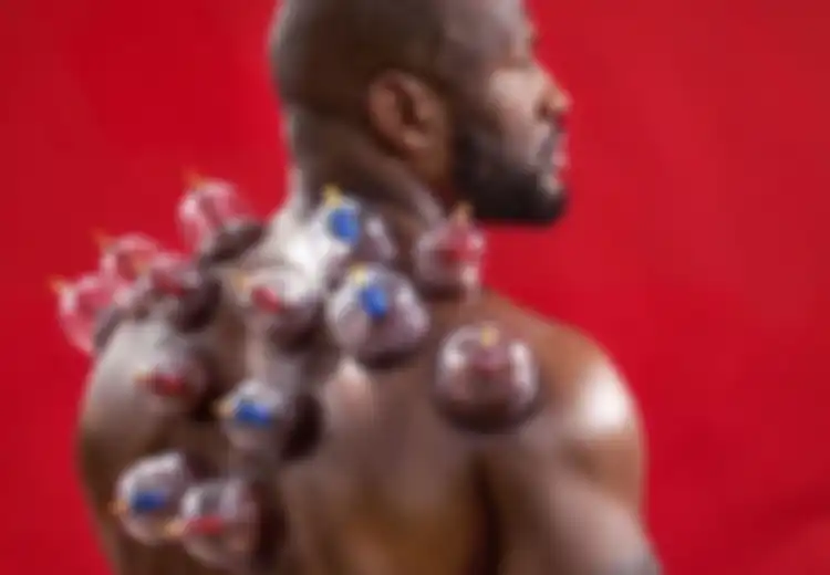 Tak Hanya Michael Phelps sang Ikan Terbang, Atlet NFL James Harrison pun Doyan Dibekam