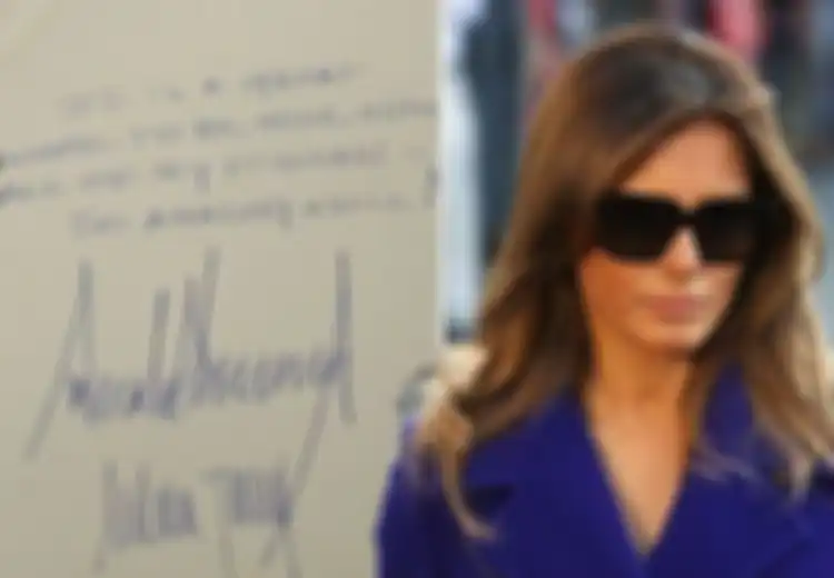 Lewat Tulisan Tangan, Terungkap Karakter 'Memilukan' dari Sosok Melania, Istri Donald Trump!